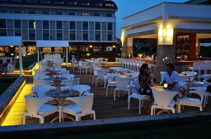 Imagen del bar/restaurante del Hotel Trendy Verbena Beach. Foto 9