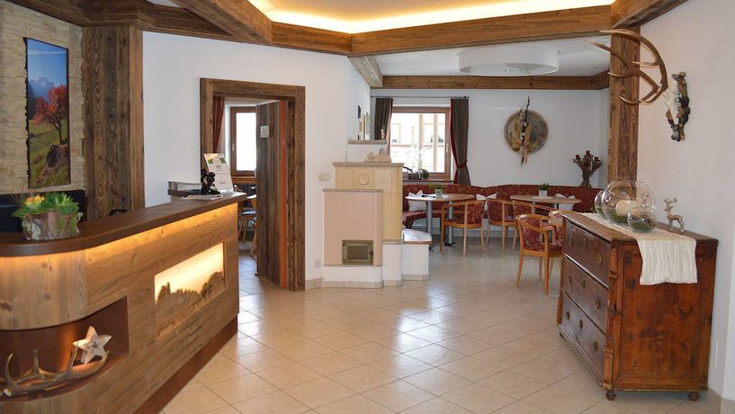 Imagen de los interiores del Hotel Trenker. Foto 18