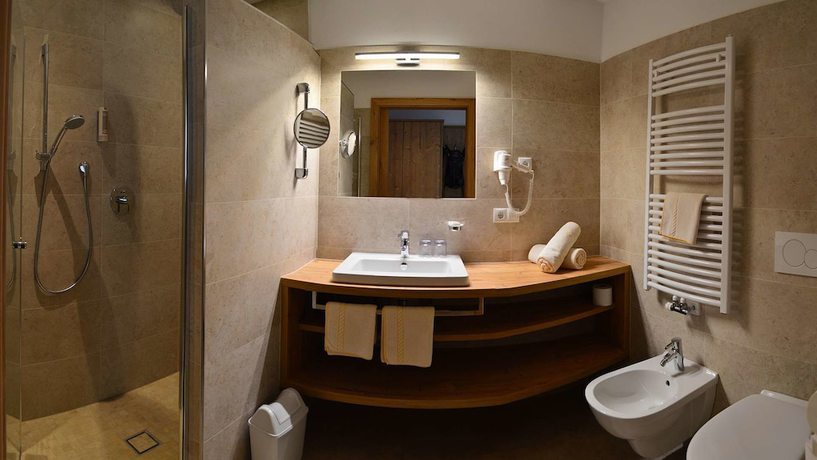 Imagen de la habitación del Hotel Trenker. Foto 10