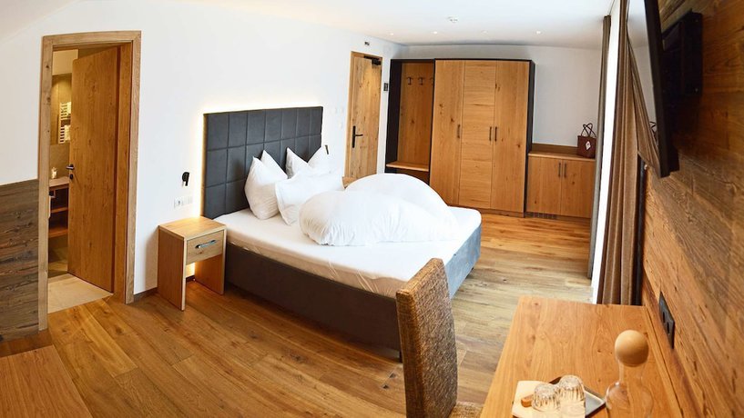 Imagen de la habitación del Hotel Trenker. Foto 14