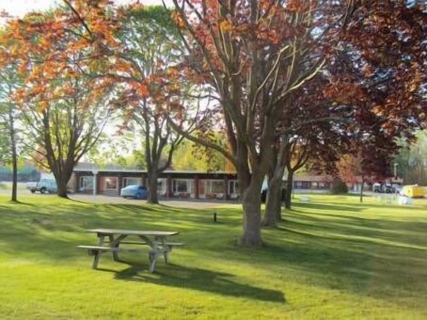 Imagen de los exteriores del Hotel Trenton Park Motel. Foto 10