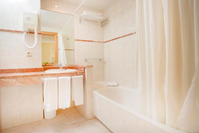 Imagen de la habitación del Hotel Tres Anclas. Foto 4