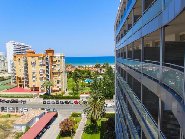 Imagen de los exteriores del Hotel Tres Anclas. Foto 19