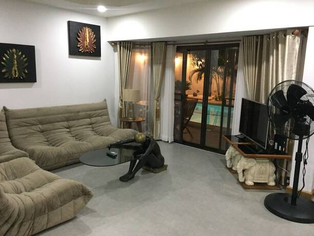 Imagen general del Hotel Tres Belle Maison Piscine Priv&eacute;e. Foto 8