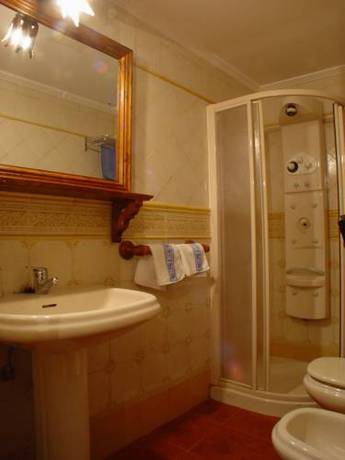 Imagen de la habitación del Hotel Tres Coronas De Silos. Foto 3