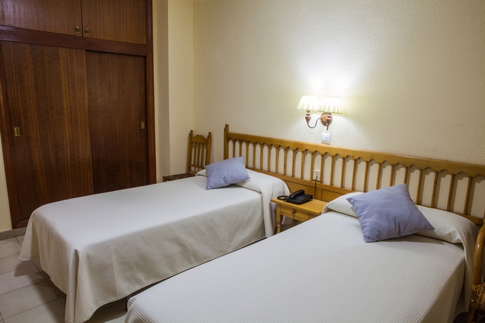 Imagen de la habitación del Hotel Tres Jotas. Foto 10