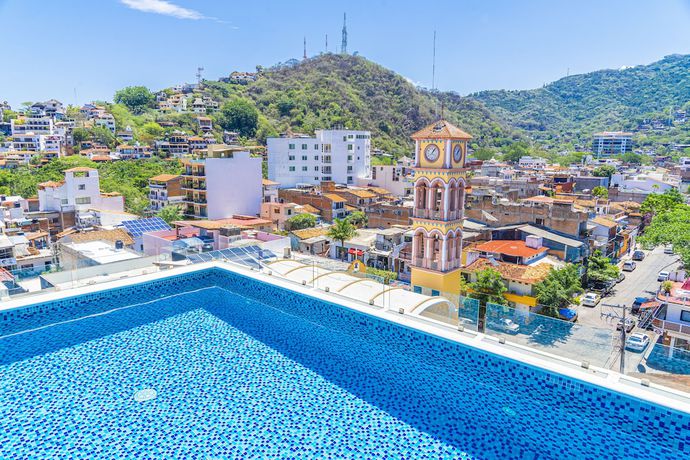 Imagen de la piscina del Hotel Tres Marias Luxury Suites - Adults Only. Foto 18