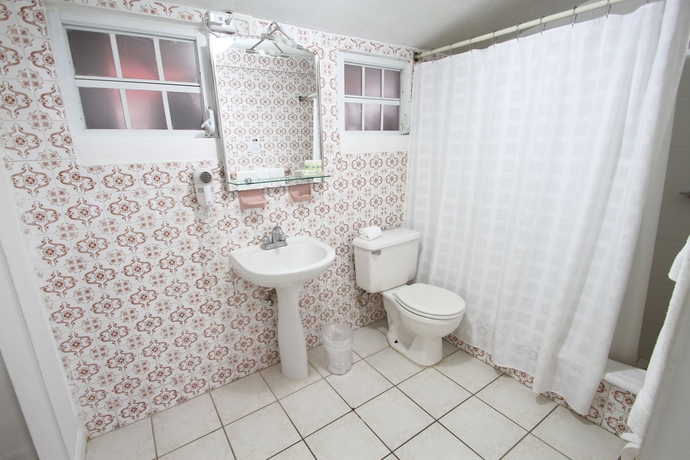 Imagen de la habitación del Hotel Tres Palmas Inn. Foto 9