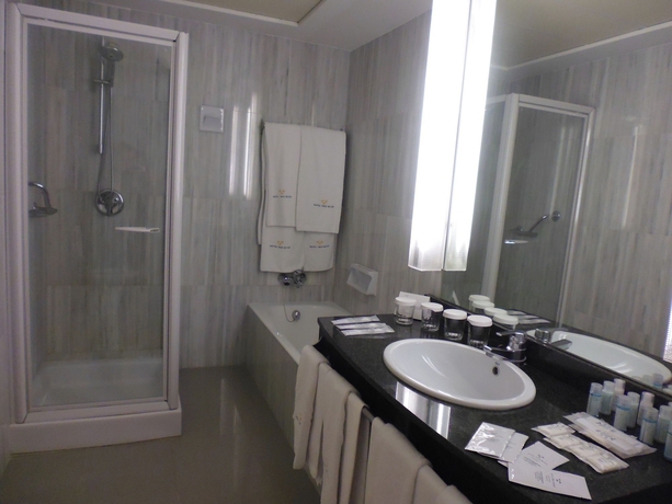 Imagen de la habitación del Hotel Tres Reyes Pamplona. Foto 3