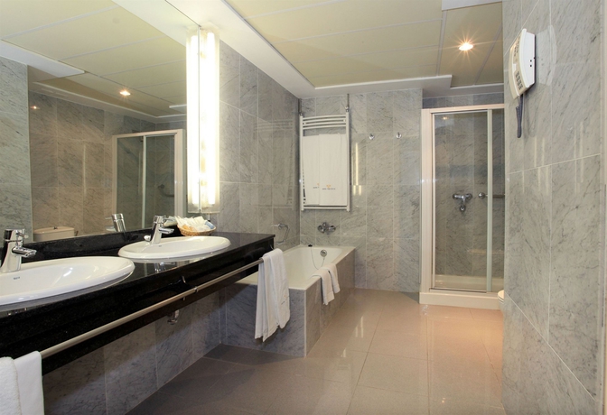 Imagen de la habitación del Hotel Tres Reyes Pamplona. Foto 9