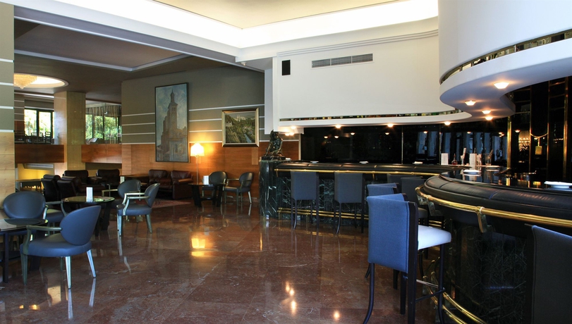 Imagen del bar/restaurante del Hotel Tres Reyes Pamplona. Foto 1