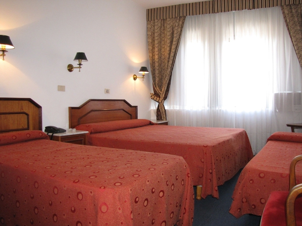 Imagen de la habitación del Hotel Tres Sargentos. Foto 4