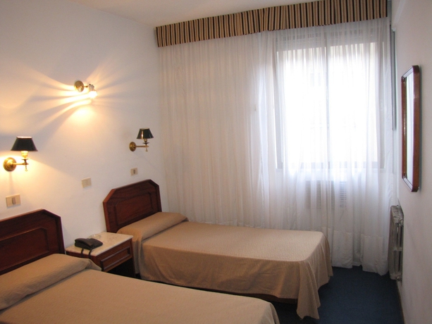 Imagen de la habitación del Hotel Tres Sargentos. Foto 6