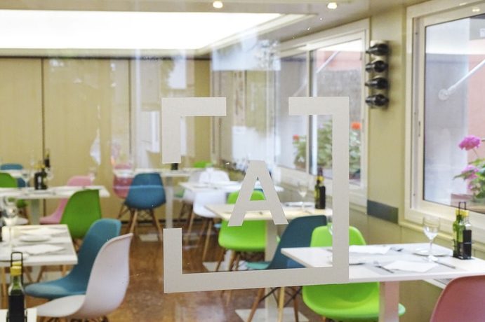 Imagen del bar/restaurante del Hotel Tres Torres Atiram. Foto 3