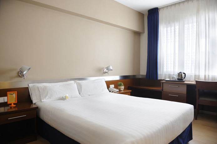 Imagen de la habitación del Hotel Tres Torres Atiram. Foto 12