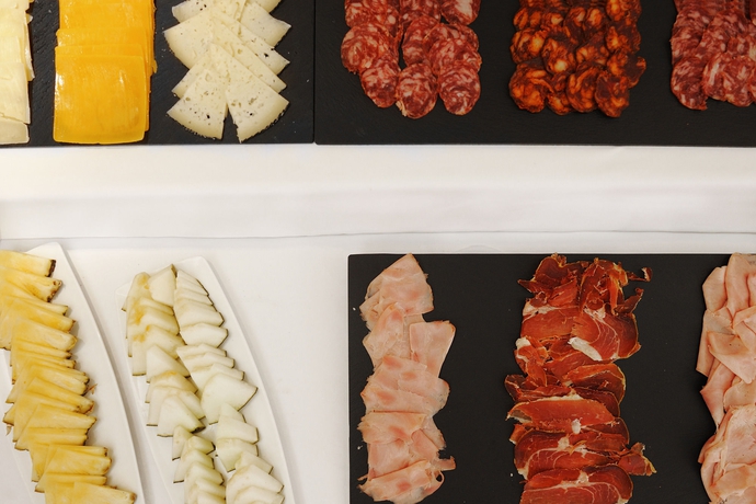 Imagen del bar/restaurante del Hotel Tres Torres Atiram. Foto 4