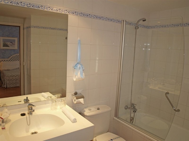 Imagen de la habitación del Hotel Tres Torres. Foto 7