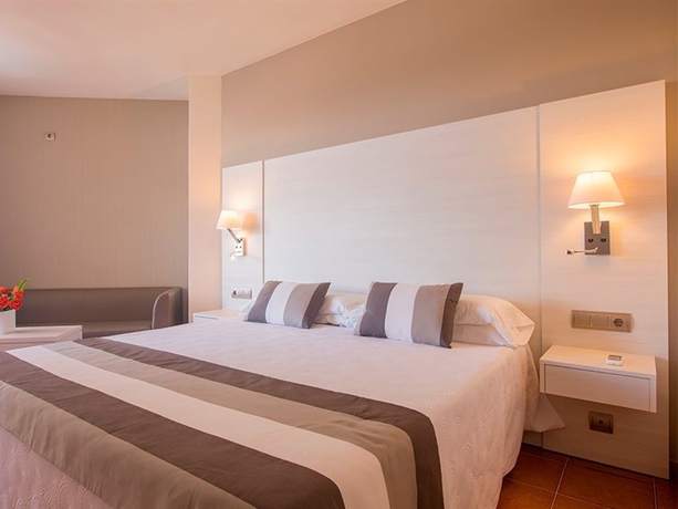 Imagen de la habitación del Hotel Tres Torres. Foto 10