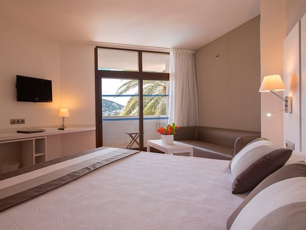 Imagen de la habitación del Hotel Tres Torres, Santa Eulalia des Riu. Foto 9