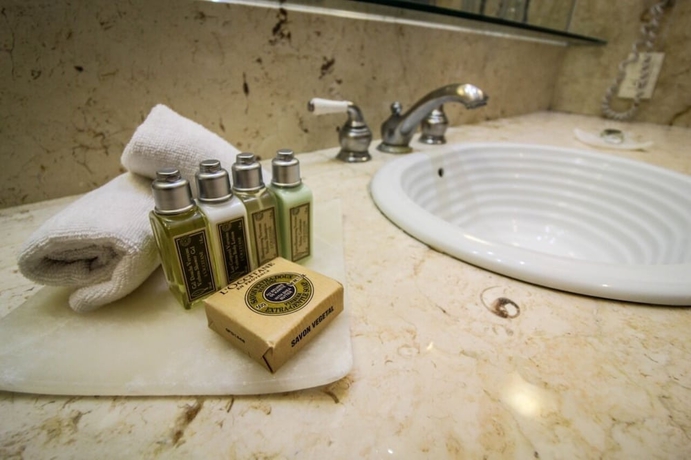 Imagen de la habitación del Hotel Tres Vidas Acapulco Suites. Foto 12