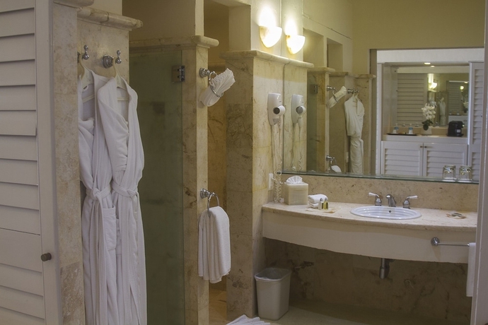 Imagen de la habitación del Hotel Tres Vidas Acapulco Suites. Foto 15