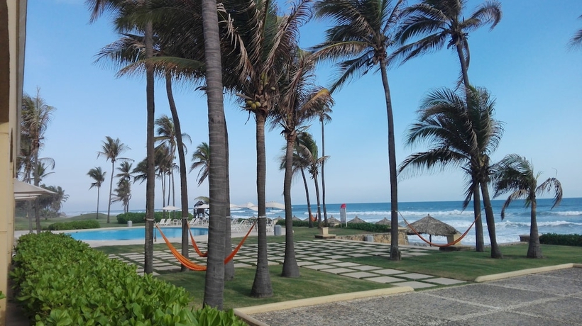 Imagen de la piscina del Hotel Tres Vidas Acapulco Suites. Foto 18