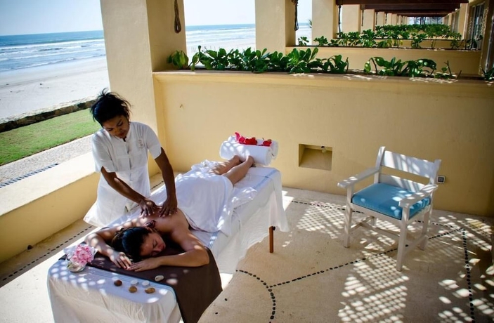 Imagen de la piscina del Hotel Tres Vidas Acapulco Suites. Foto 19