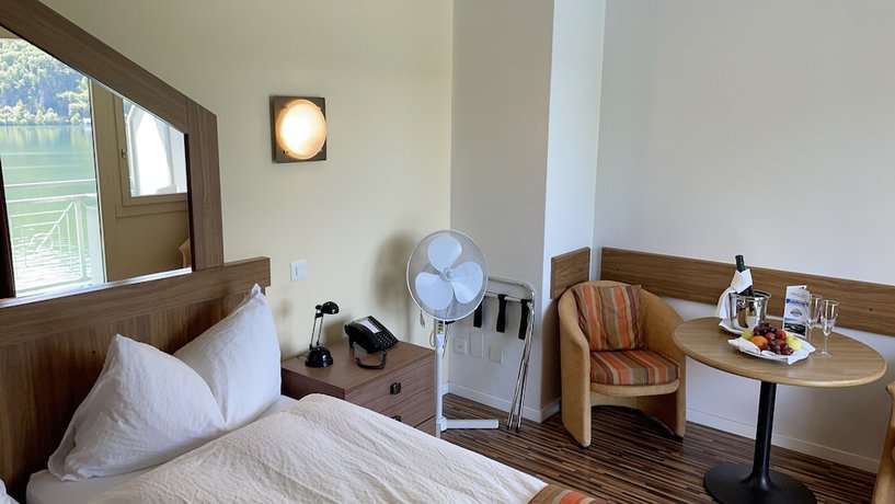 Imagen de la habitación del Hotel Tresa Bay. Foto 6