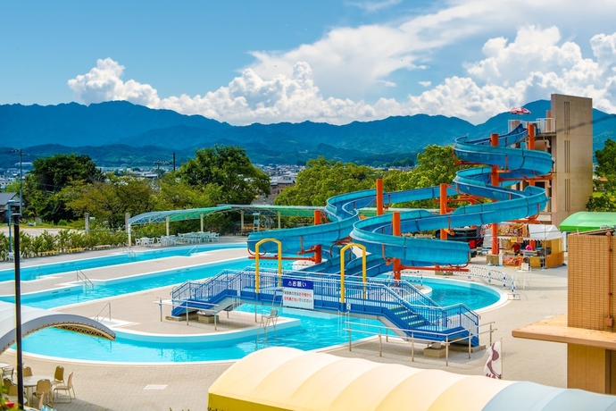 Imagen de la piscina del Hotel Tresta Shirayama. Foto 16