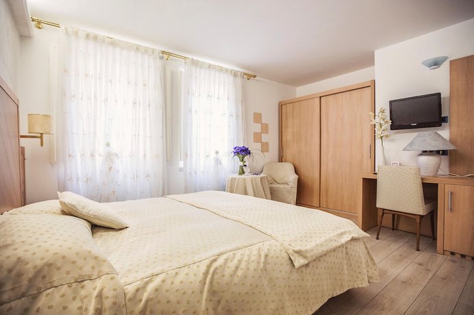 Imagen de la habitación del Hotel Trettenero. Foto 10