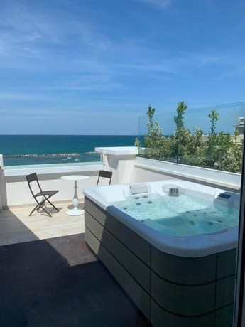 Imagen de la piscina del Hotel Trevi, Cattolica. Foto 18