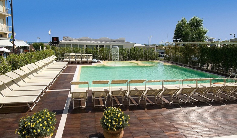 Imagen de la piscina del Hotel Trevi, Cattolica. Foto 19