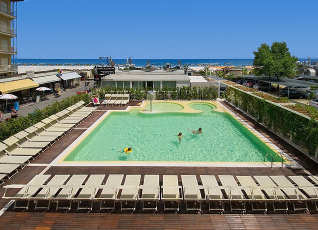 Imagen de la piscina del Hotel Trevi, Cattolica. Foto 20