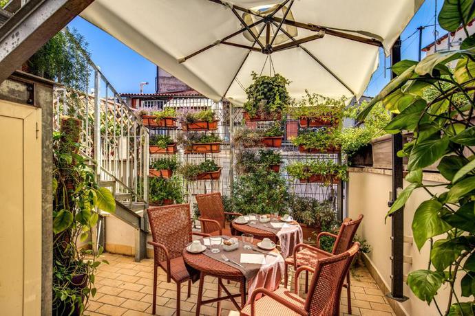 Imagen de los exteriores del Hotel Trevi Collection. Foto 17