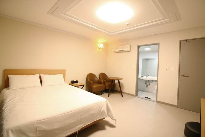 Imagen de la habitación del Hotel Trevi, Jeju. Foto 3