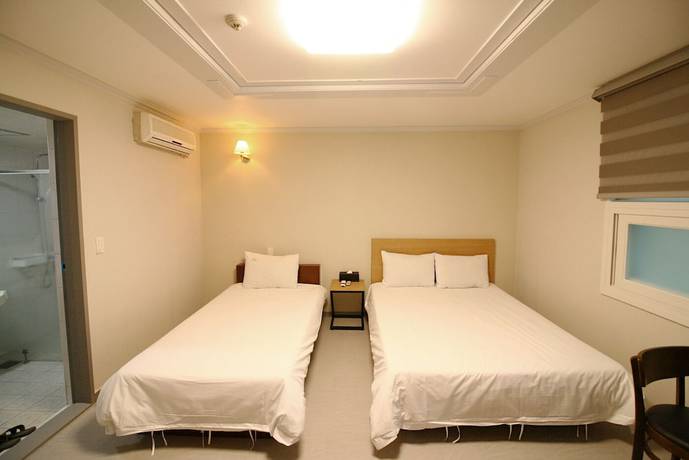 Imagen de la habitación del Hotel Trevi, Jeju. Foto 7