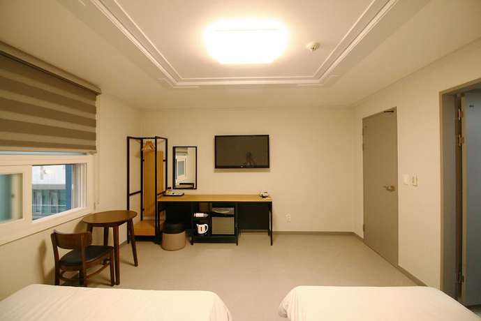 Imagen de la habitación del Hotel Trevi, Jeju. Foto 13