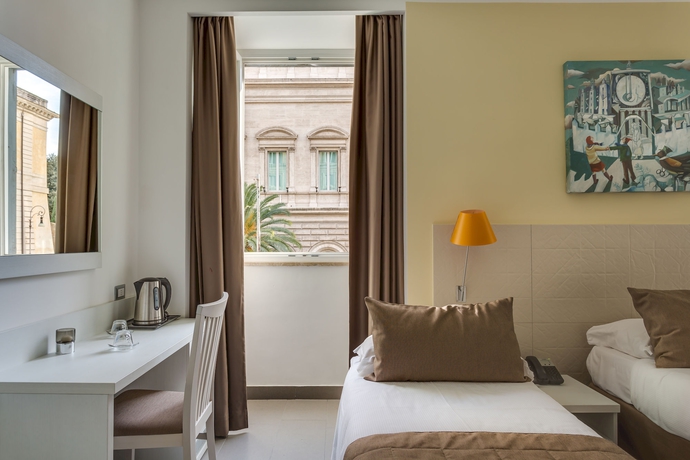 Imagen de la habitación del Hotel Trevi Palace. Foto 8