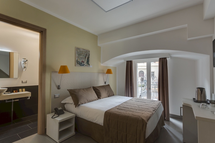 Imagen de la habitación del Hotel Trevi Palace. Foto 9