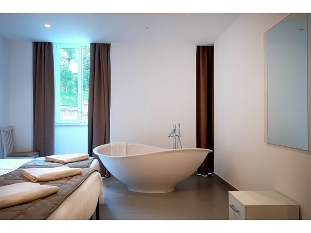 Imagen de la habitación del Hotel Trevi Palace. Foto 11