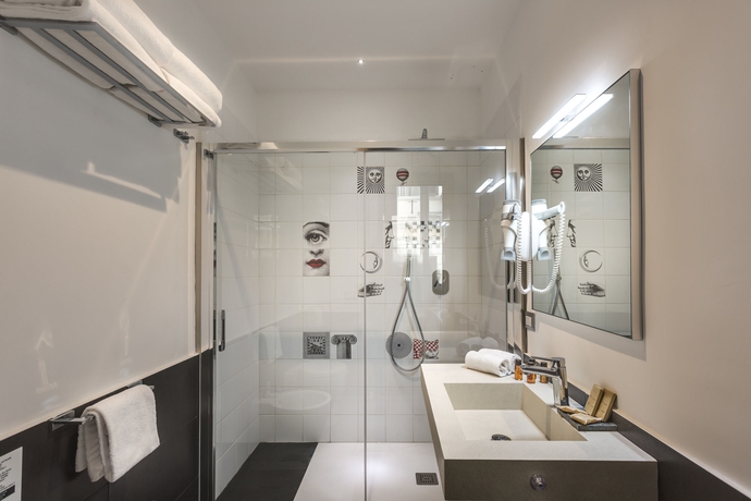 Imagen de la habitación del Hotel Trevi Palace. Foto 12