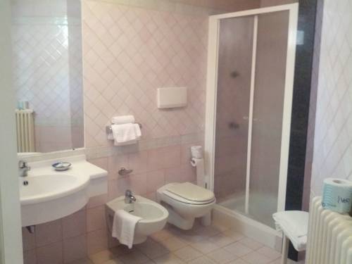 Imagen de la habitación del Hotel Trevi Riccione. Foto 1