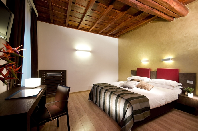 Imagen de la habitación del Hotel Trevi, Roma. Foto 5