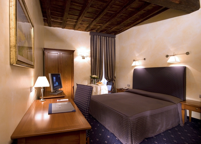 Imagen de la habitación del Hotel Trevi, Roma. Foto 6