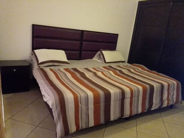 Imagen de la habitación del Hotel Trevi Towers. Foto 19