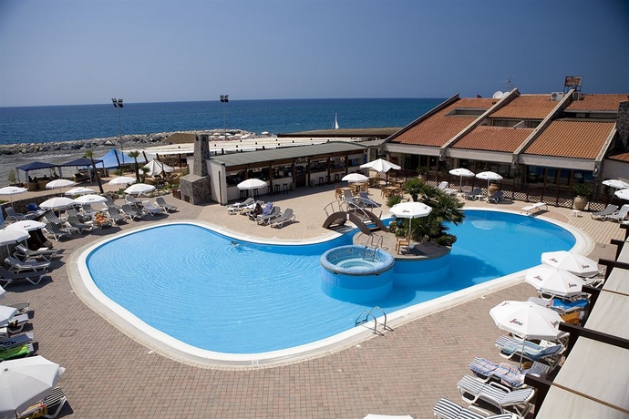 Imagen de la piscina del Hotel Trevi Village Resort. Foto 3