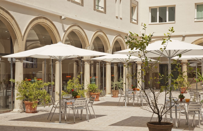 Imagen del bar/restaurante del Hotel Trh Ciudad De Baeza. Foto 4