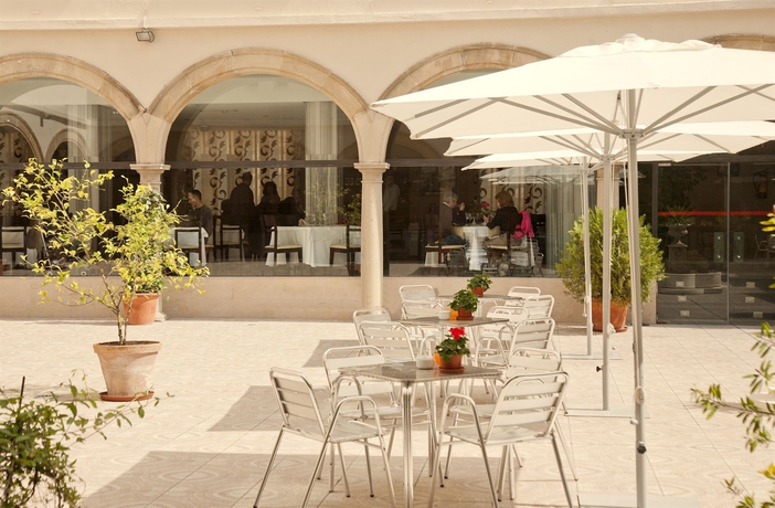 Imagen del bar/restaurante del Hotel Trh Ciudad De Baeza. Foto 5