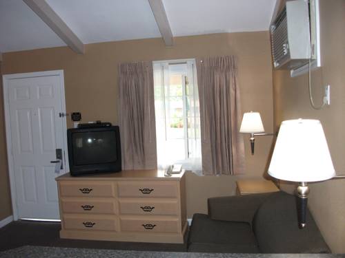 Imagen de la habitación del Hotel Tri Valley Inn and Suites, Pleasanton. Foto 15