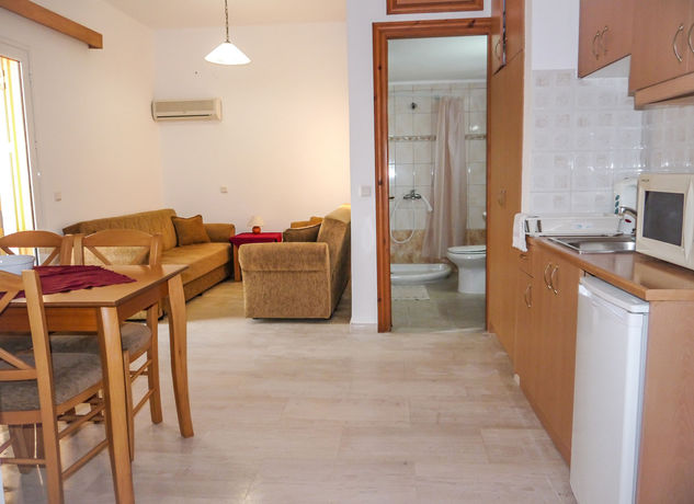 Imagen de la habitación del Hotel Tria Adelphia. Foto 6